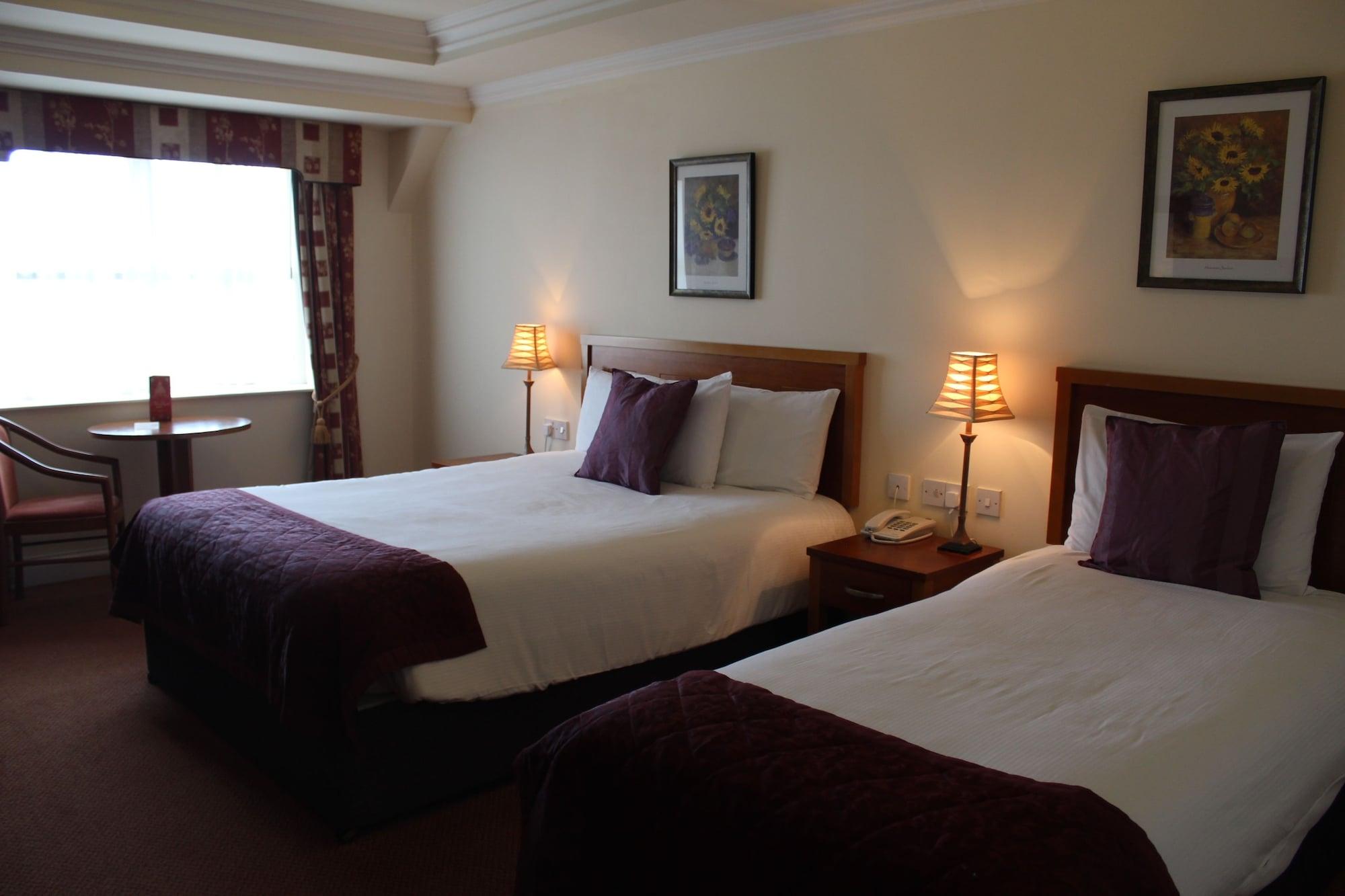 סוורדס Carnegie Court Hotel מראה חיצוני תמונה