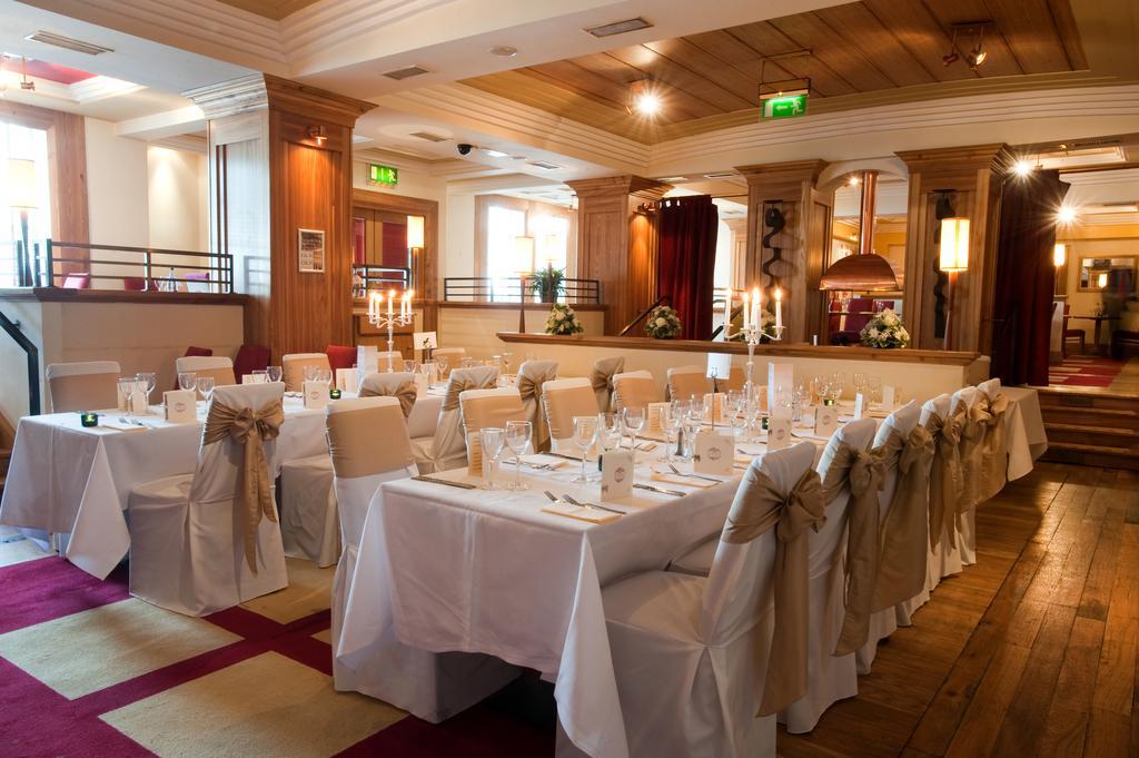 סוורדס Carnegie Court Hotel מראה חיצוני תמונה