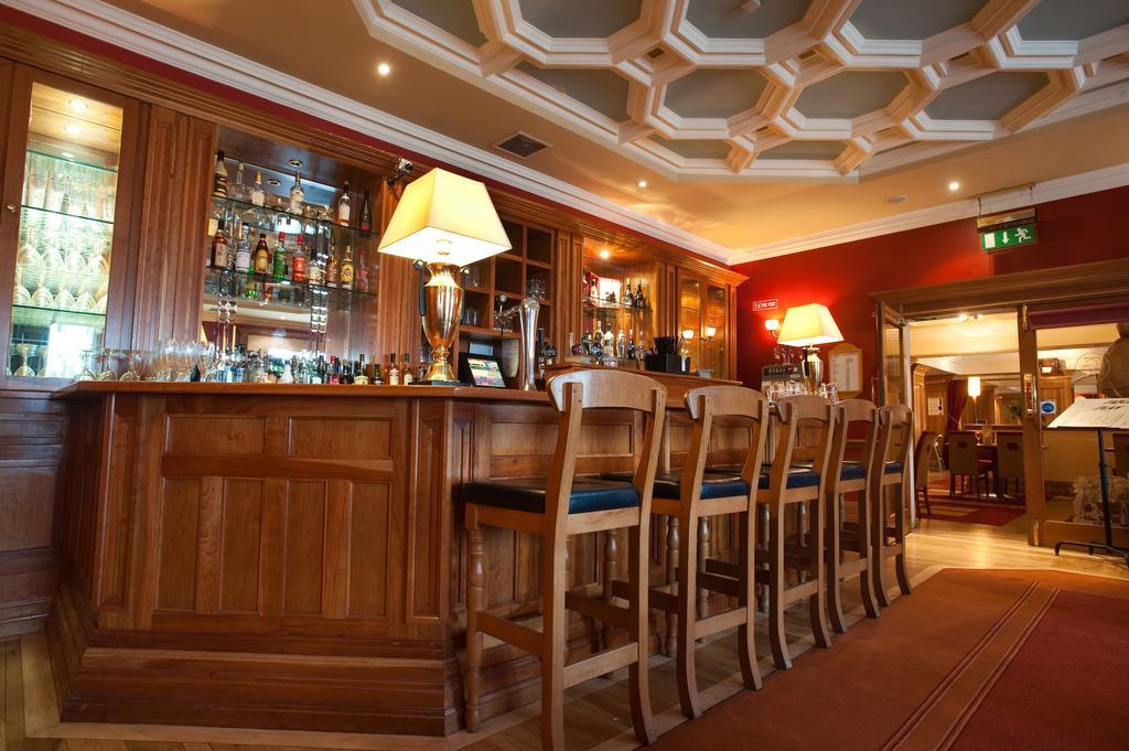 סוורדס Carnegie Court Hotel מראה חיצוני תמונה