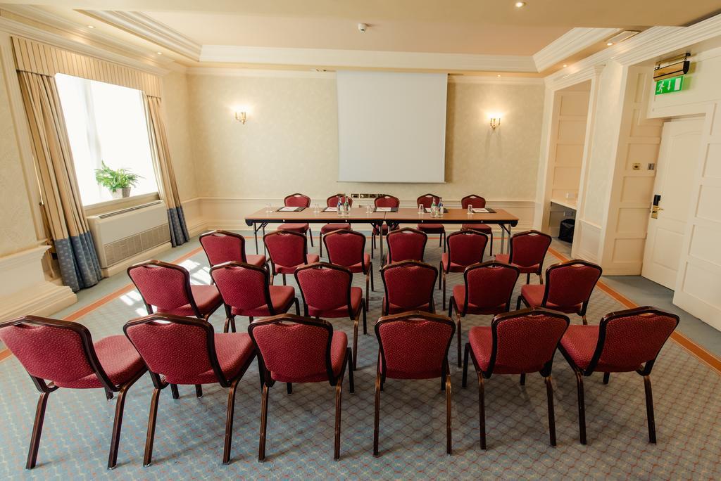 סוורדס Carnegie Court Hotel מראה חיצוני תמונה
