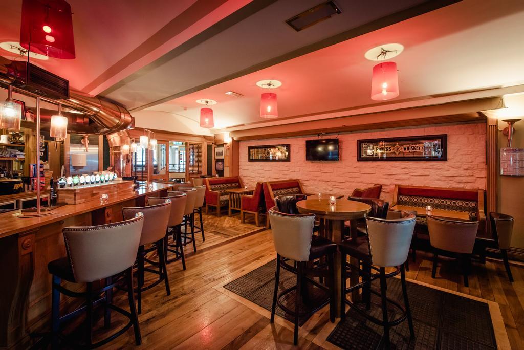 סוורדס Carnegie Court Hotel מראה חיצוני תמונה