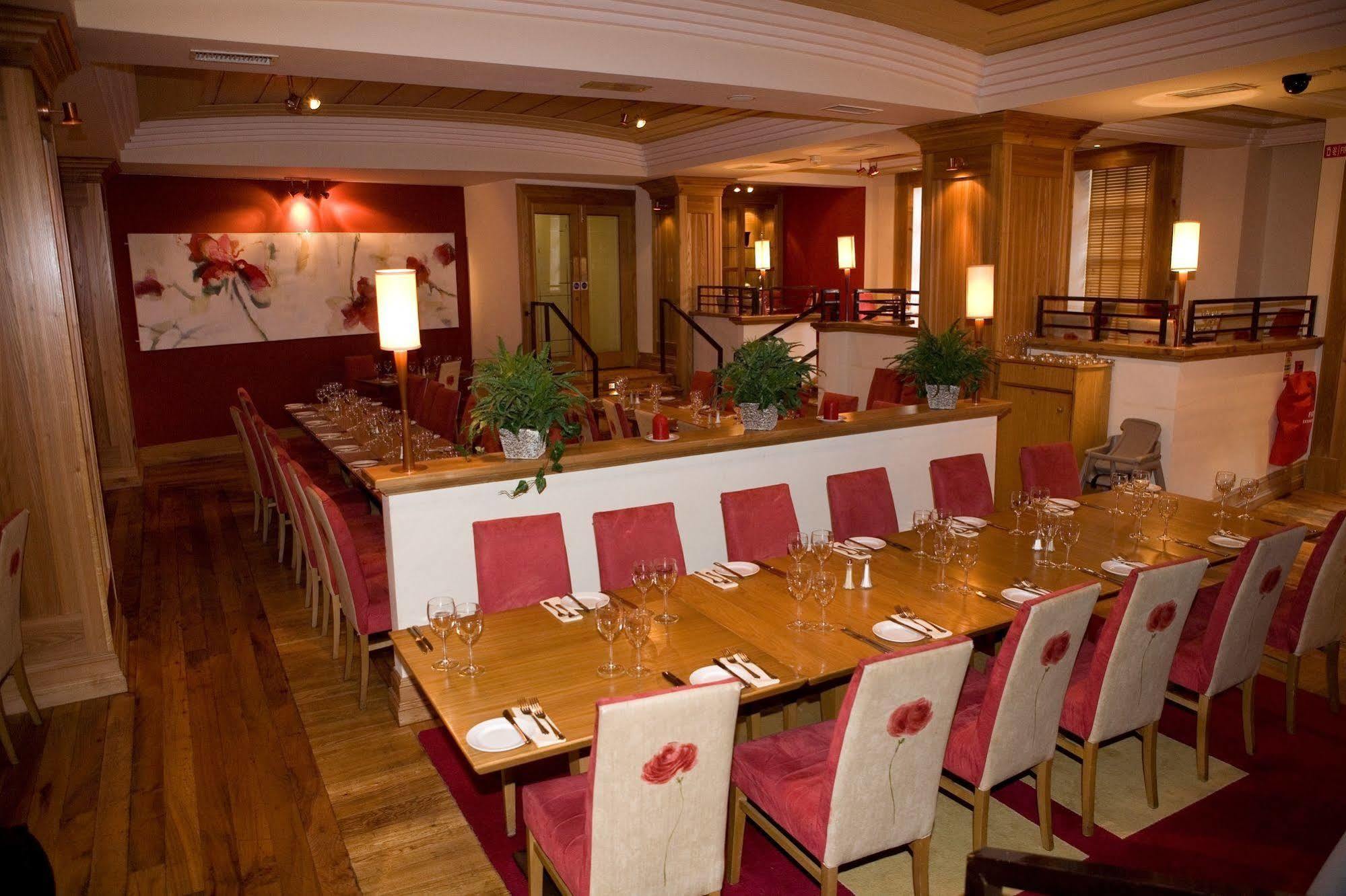 סוורדס Carnegie Court Hotel מראה חיצוני תמונה