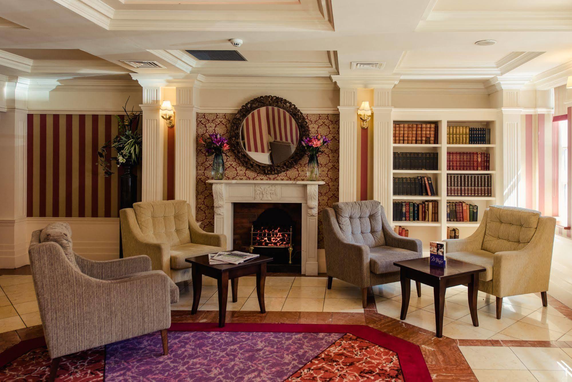 סוורדס Carnegie Court Hotel מראה חיצוני תמונה