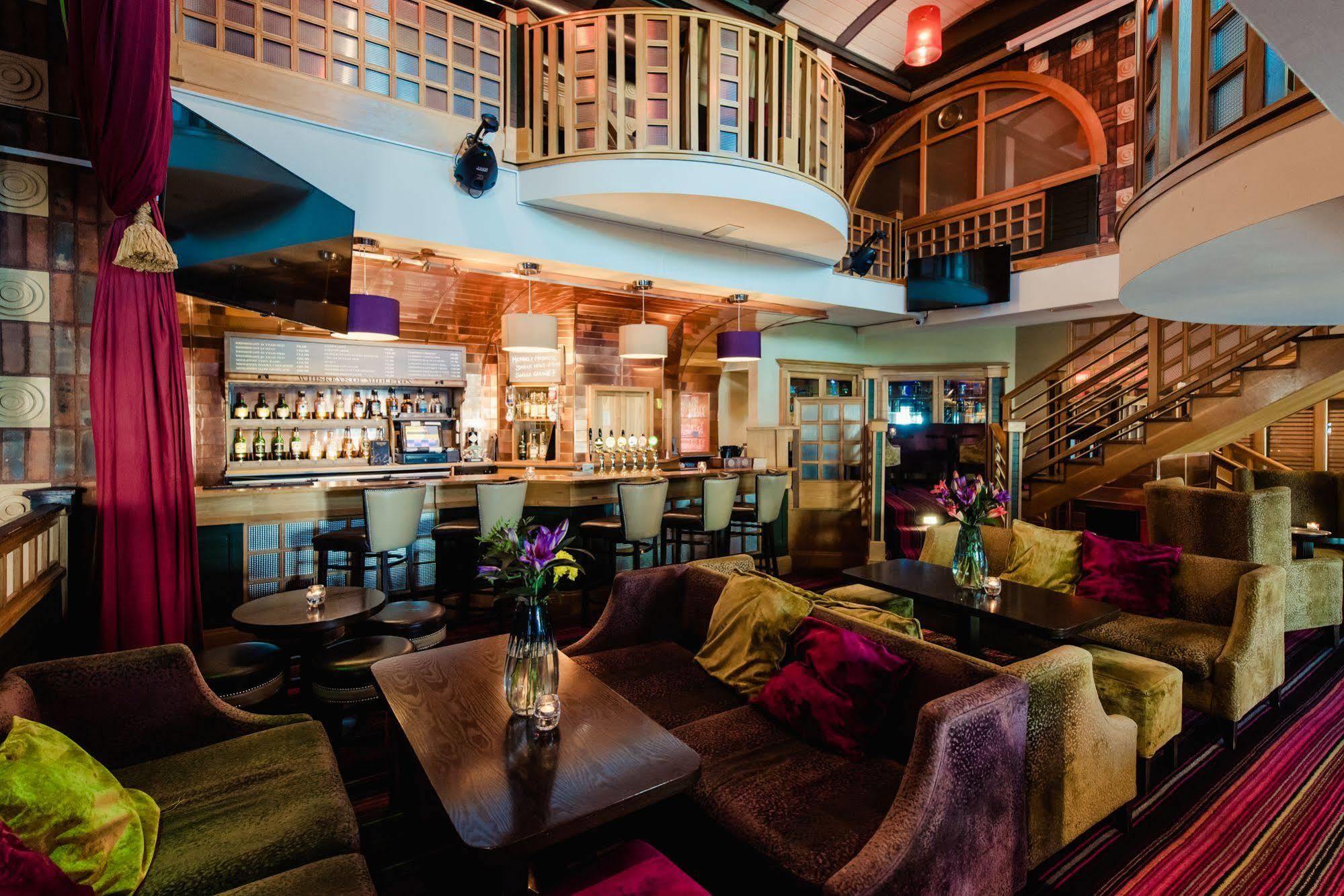 סוורדס Carnegie Court Hotel מראה חיצוני תמונה