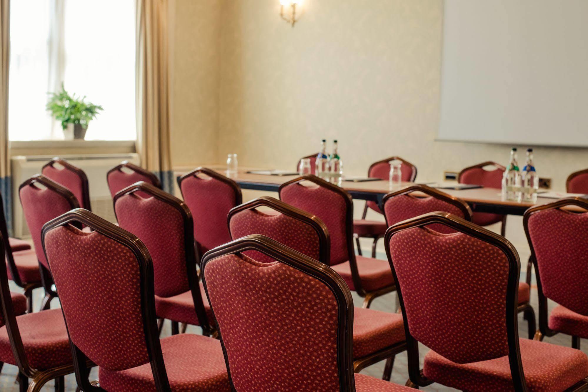 סוורדס Carnegie Court Hotel מראה חיצוני תמונה