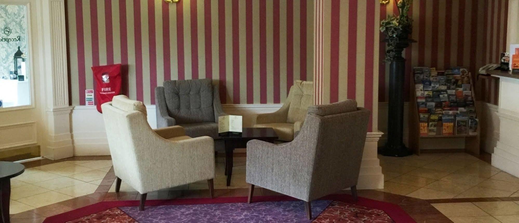 סוורדס Carnegie Court Hotel מראה חיצוני תמונה