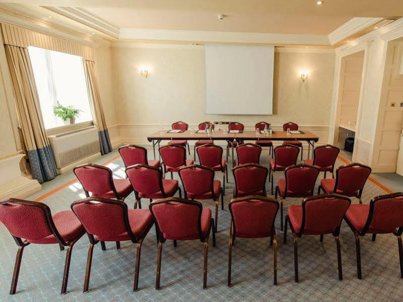 סוורדס Carnegie Court Hotel מראה חיצוני תמונה